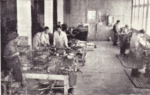 Производство на радиоприемници - работа по шаситата