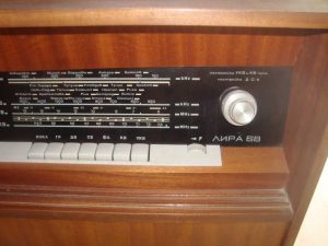 [1968] Български радиограмофон Лира 68 + схема и описание