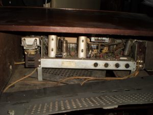 [1970] Български радиограмофон Мелодия 14 стерео + схема и описание