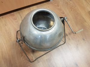 Стара ръчна пералня Спътник