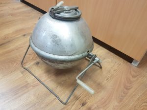 Стара ръчна пералня Спътник
