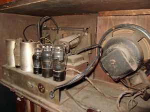 стари-лампови-радиоприемници (2)