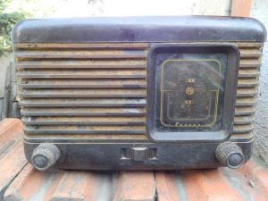 Български радиоапарат Пионер + схема и описание