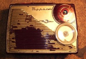 [1958] Български портативен радиоапарат Турист