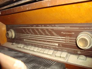 Български радиограмофон Хармония 102 + схема