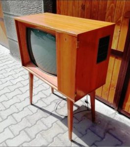 Стар черно-бял телевизор Sofia