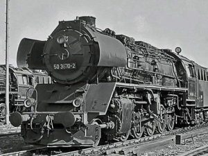 100-тонният парен локомотив