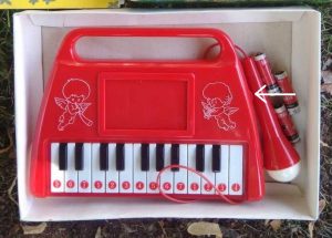 Стари детски играчки - електронен орган, йоника
