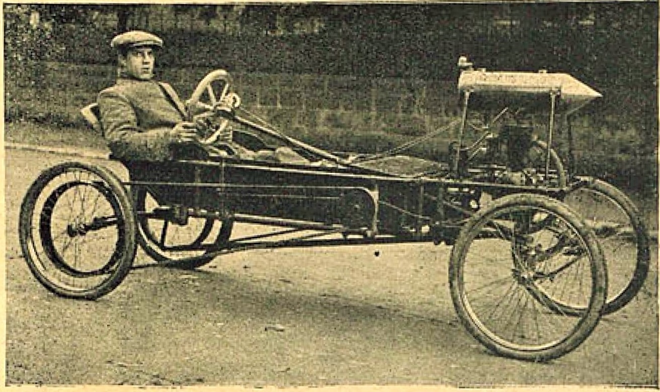 Виктор Витанов с автомобила си, 1912