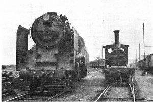 Локомотив от 1938, сравнен с такъв от 1880-те г. (вдясно)