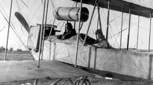 Радул Милков и Асен Йорданов в самолета на конструктора, 1915