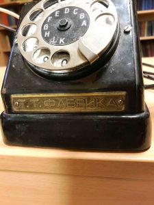Стар български телефон от втората половина на 1930-те г.